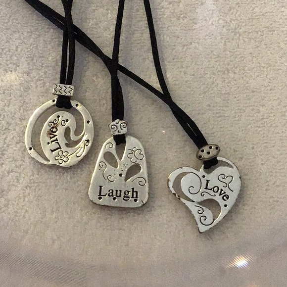 Never worn beautiful blk corded necklace w/cascading hears of Live, Laugh, Love. - Picture 2 of 8